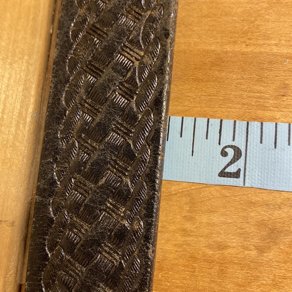 Cabela’s black leather braided tooled leather belt distressed size 46 brass - Picture 9 of 9